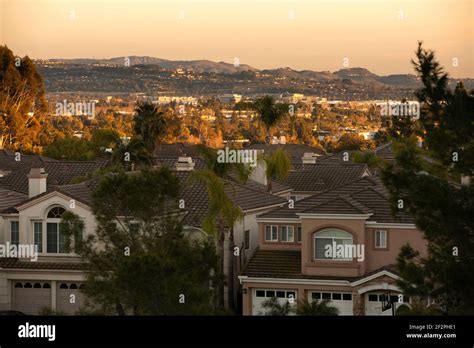 Fullerton, CA to Los Angeles, CA from $16 (€14) .